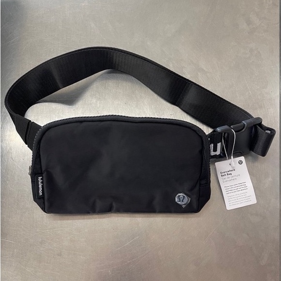 Lululemon Everywhere Belt Bag NWT - Picture 2 of 9